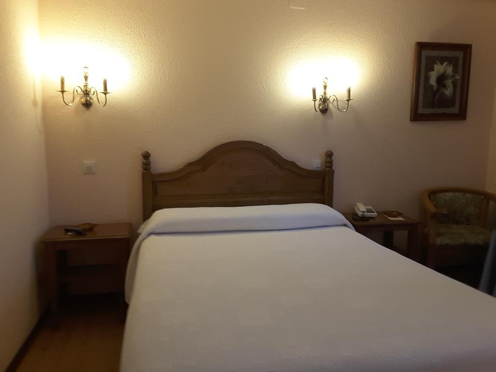 Hotel Riodeva à Unquera Extérieur photo
