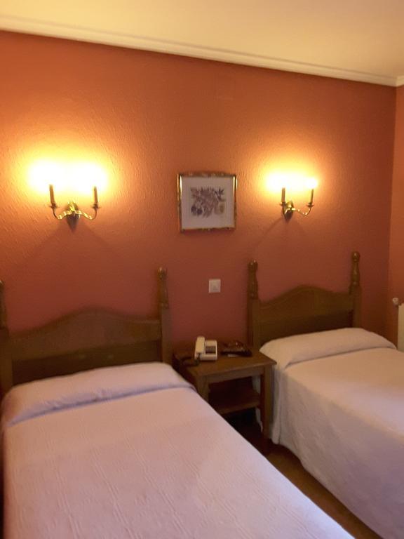 Hotel Riodeva à Unquera Extérieur photo