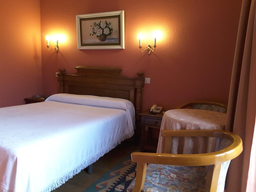 Hotel Riodeva à Unquera Extérieur photo