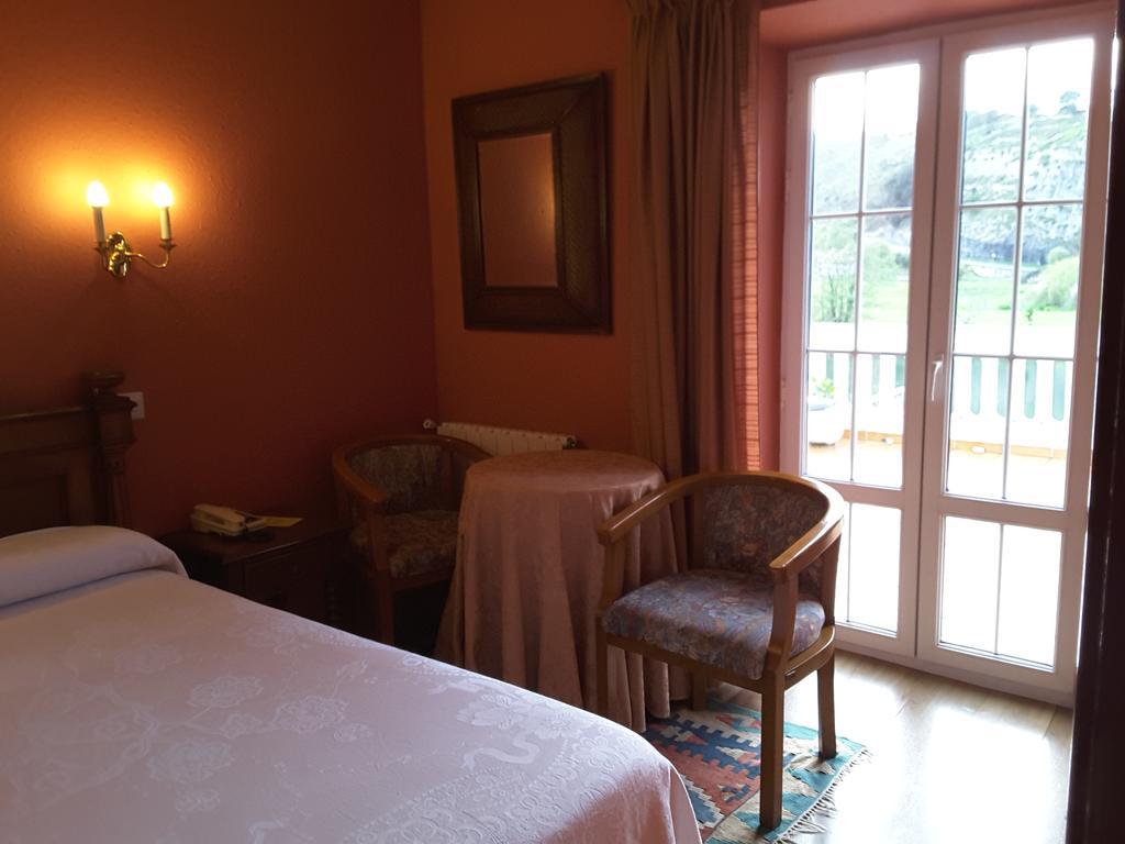 Hotel Riodeva à Unquera Extérieur photo